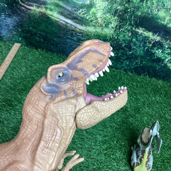 3 Jurassic World Dinosaurs - Picture 3 of 8